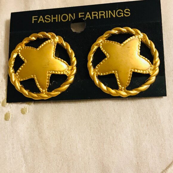GOLD TONE STAR IN A CIRCLE EARRINGS CLIP BACK - Picture 3 of 5